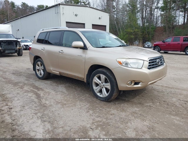 Salvage Toyota Highlander Image
