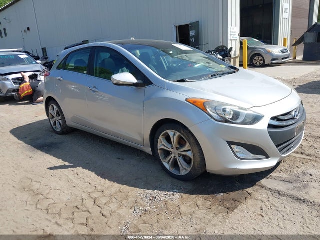 Salvage Hyundai ELANTRA Image