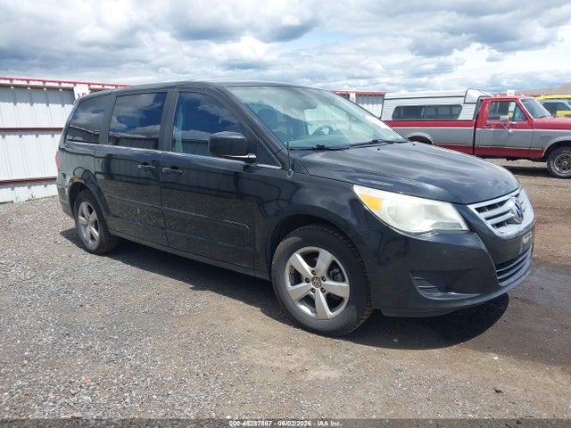 Salvage Volkswagen Routan Image