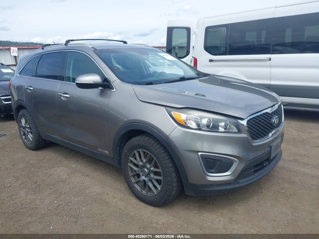 Salvage Kia Sorento Image