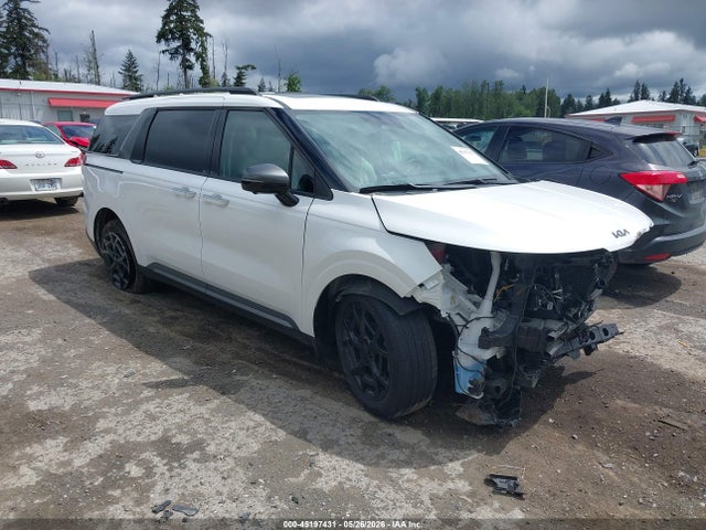 Salvage Kia Carnival Image