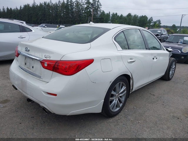INFINITI Q50 Premium