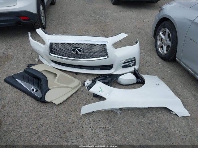 INFINITI Q50 Premium