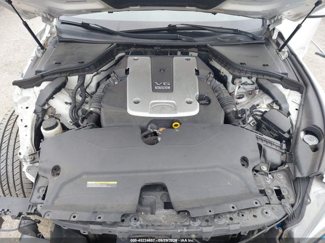 INFINITI Q50 Premium