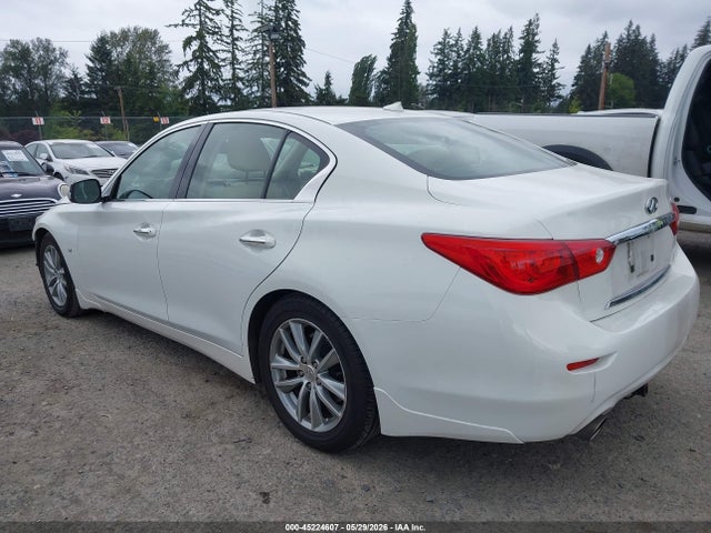INFINITI Q50 Premium