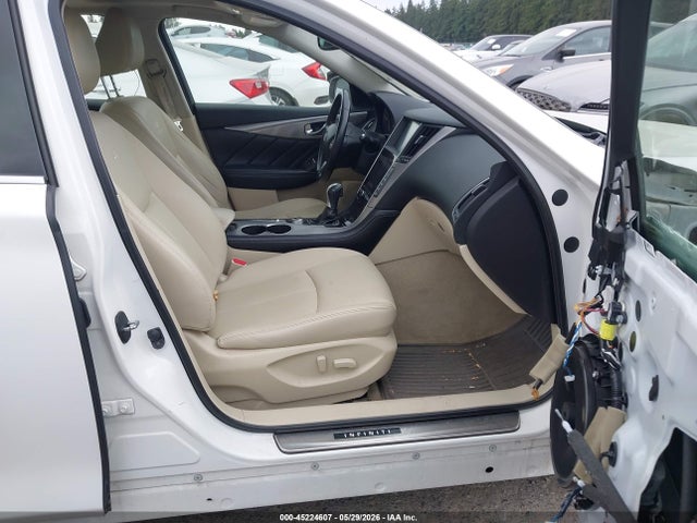 INFINITI Q50 Premium