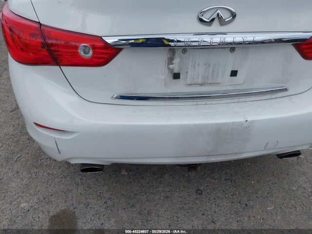 INFINITI Q50 Premium
