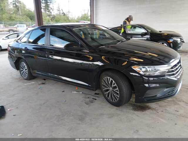 Salvage Volkswagen Jetta Image