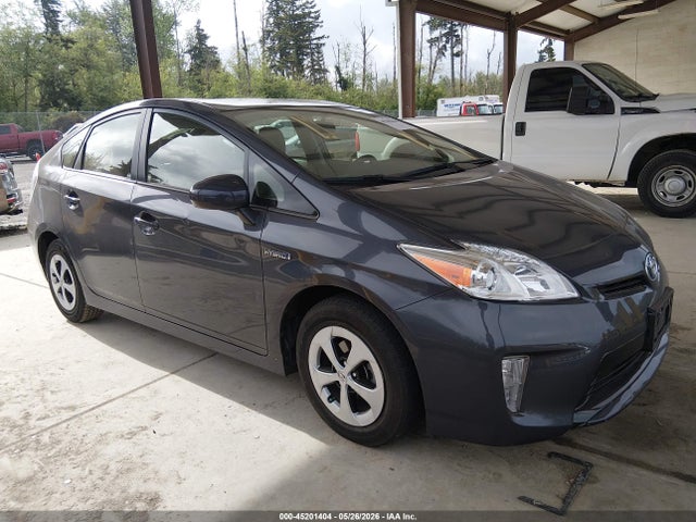 Salvage Toyota Prius Image