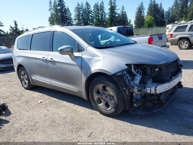 Salvage Chrysler Pacifica Image