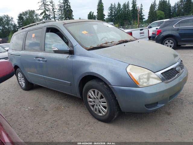 Salvage Kia Sedona Image