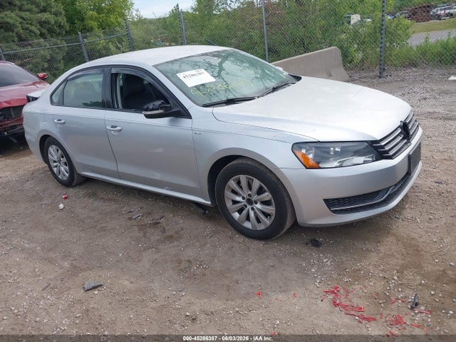 Salvage Volkswagen Passat Image
