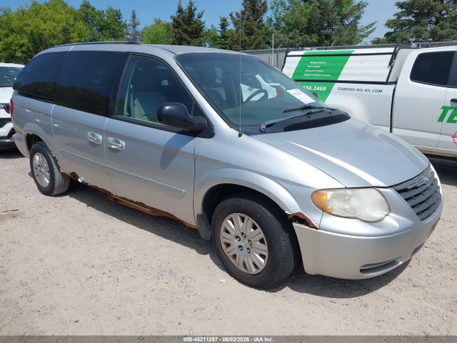 Salvage Chrysler Town & Country Image