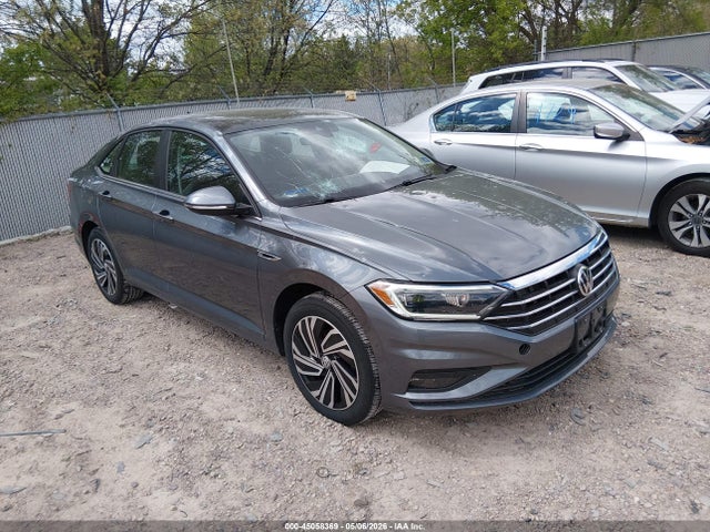 Salvage Volkswagen Jetta Image