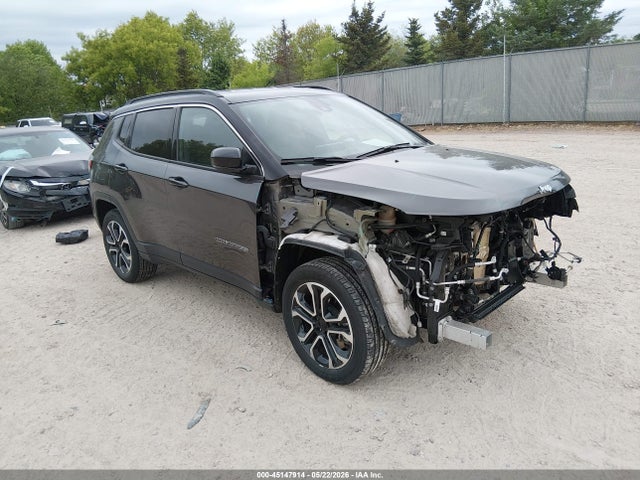 Salvage Jeep Compass Image