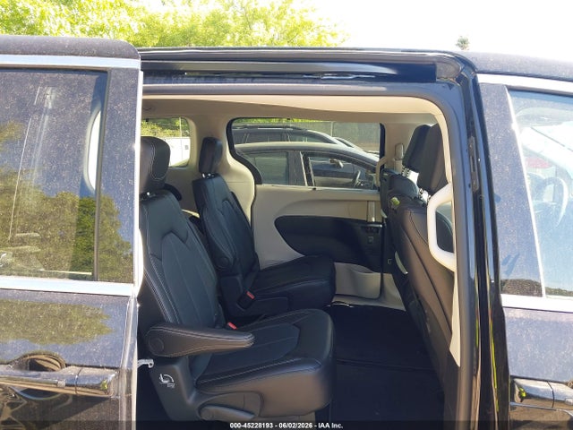 Chrysler Pacifica Touring L Awd