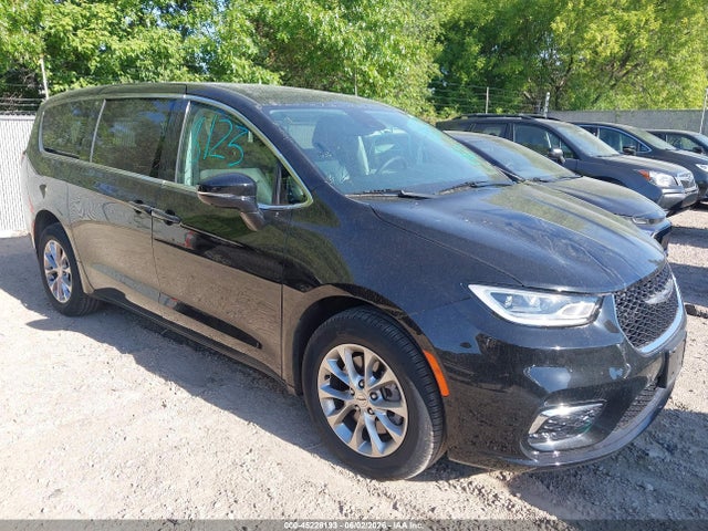 Salvage Chrysler Pacifica Image