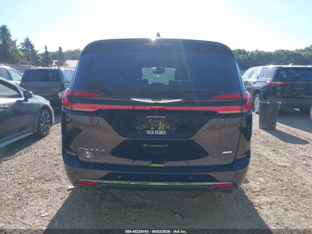 Chrysler Pacifica Touring L Awd