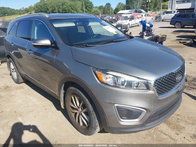 Salvage Kia Sorento Image