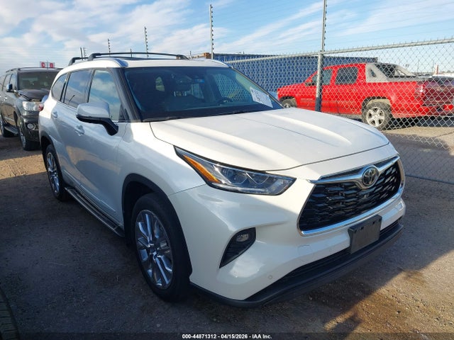 Salvage Toyota Highlander Image