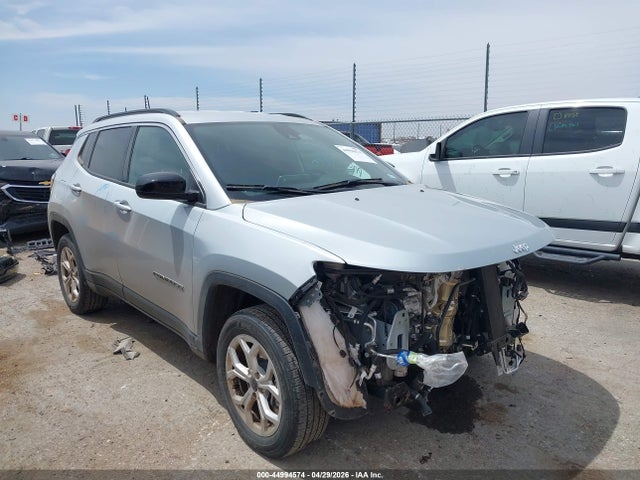 Salvage Jeep Compass Image