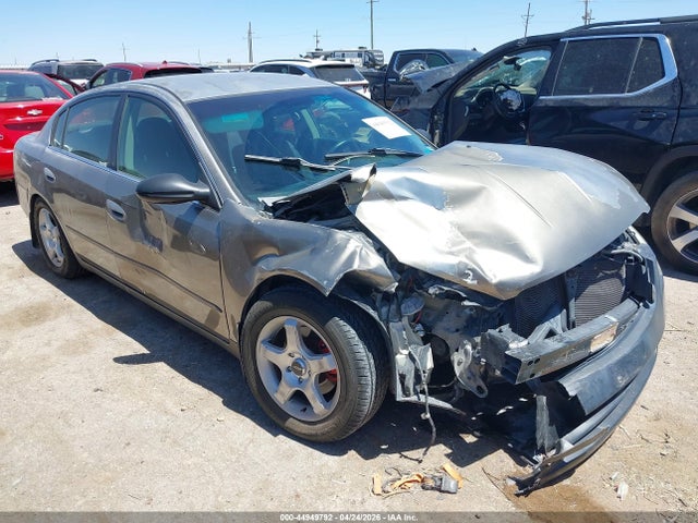Salvage Nissan Altima Image