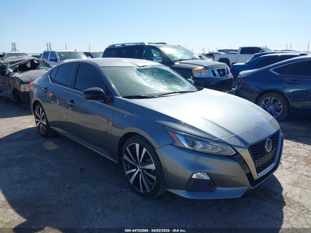 Salvage Nissan Altima Image