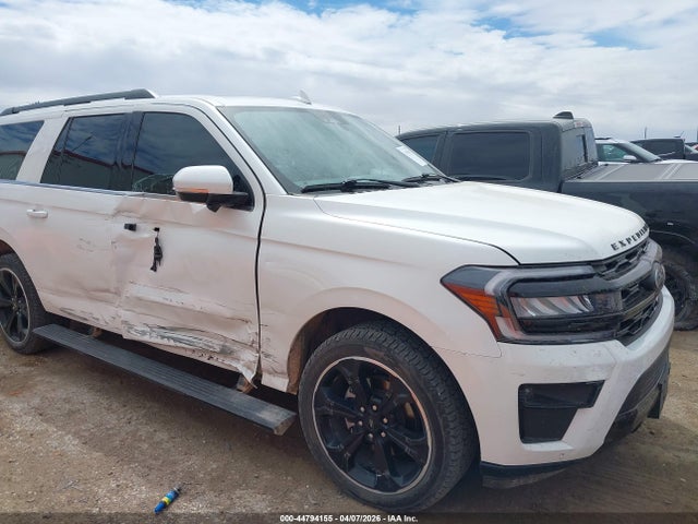Salvage Ford Expedition Image