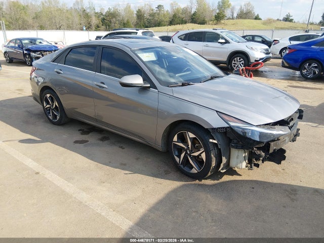 Salvage Hyundai ELANTRA Image