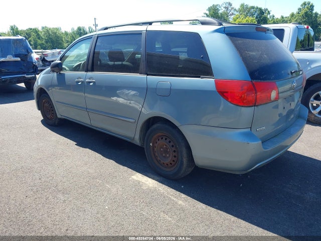 Toyota Sienna Le