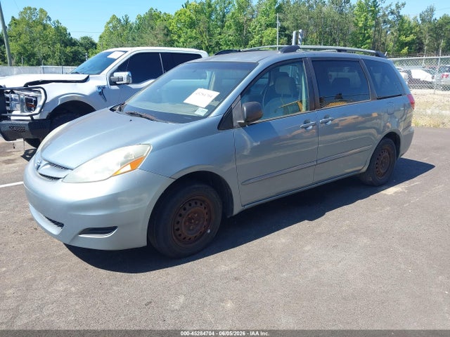 Toyota Sienna Le