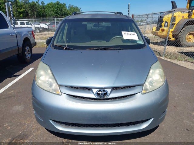 Toyota Sienna Le