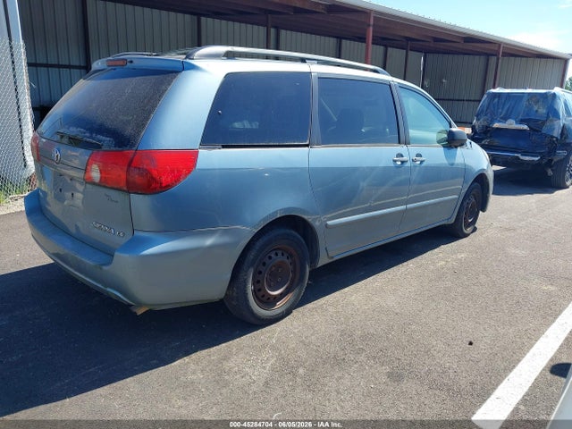 Toyota Sienna Le