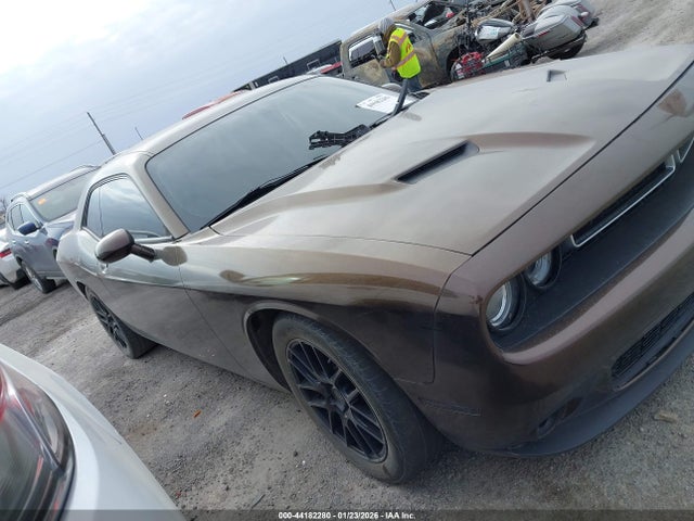Dodge Challenger Sxt