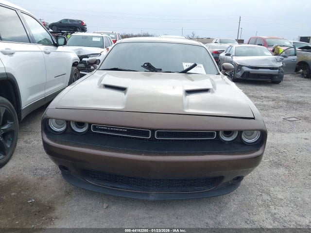 Dodge Challenger Sxt