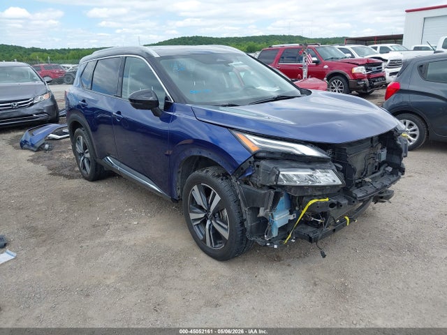 Salvage Nissan Rogue Image