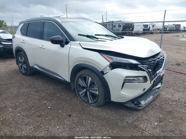 Salvage Nissan Rogue Image