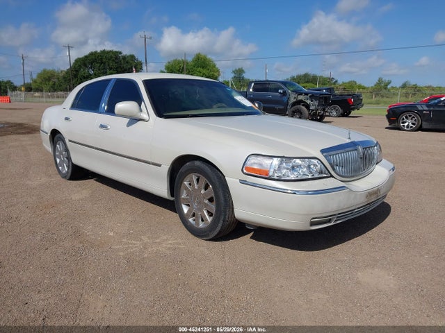 Salvage Lincoln Towncar Image