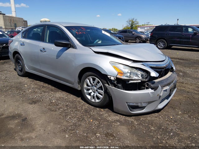 Salvage Nissan Altima Image