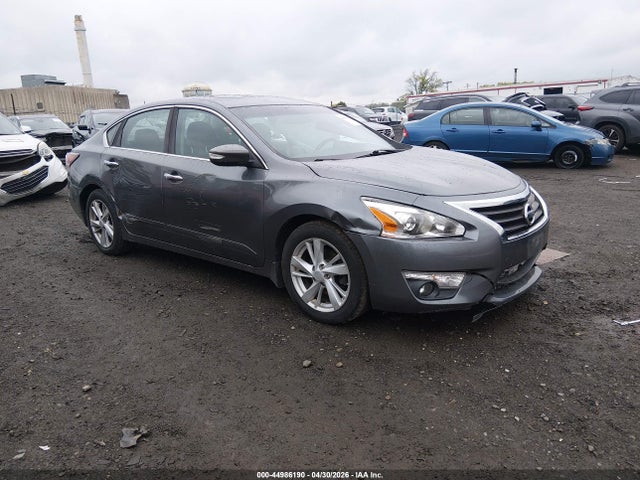 Salvage Nissan Altima Image