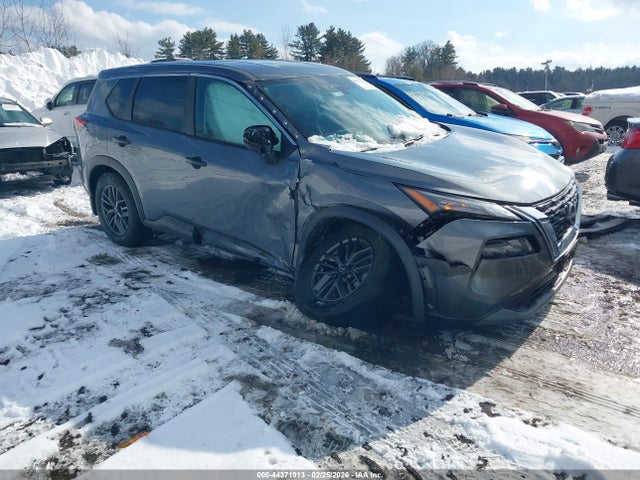 Salvage Nissan Rogue Image