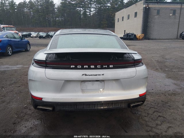 Porsche Panamera 4