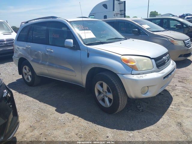 Salvage Toyota RAV4 Image