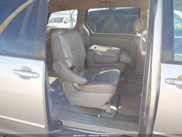 Toyota Sienna Le