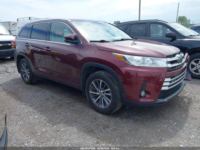 Salvage Toyota Highlander Image