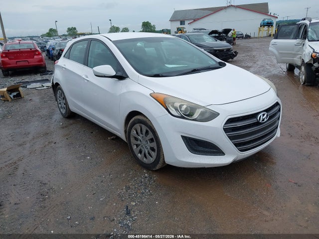 Salvage Hyundai ELANTRA Image