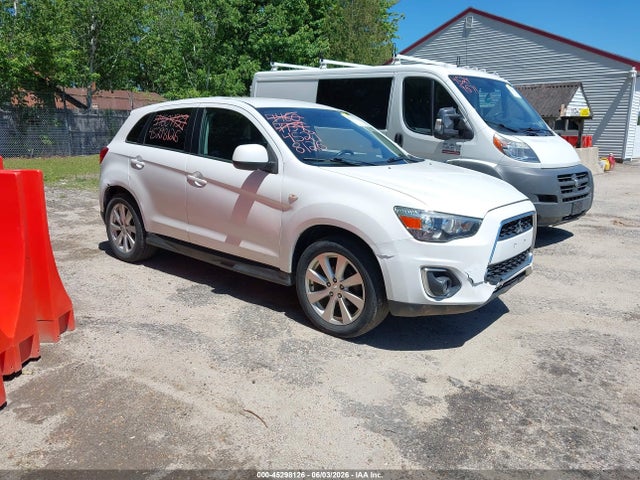 Salvage Mitsubishi Outlander Image