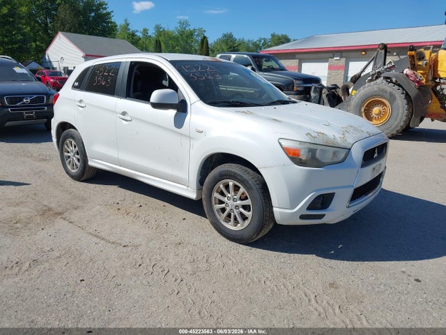 Salvage Mitsubishi Outlander Image