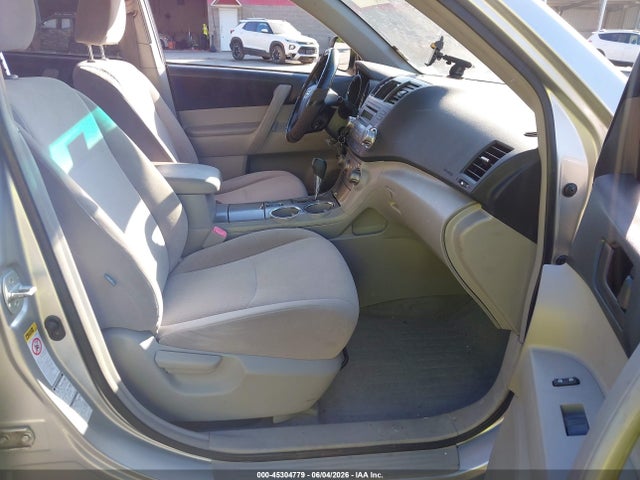 Toyota Highlander Base V6