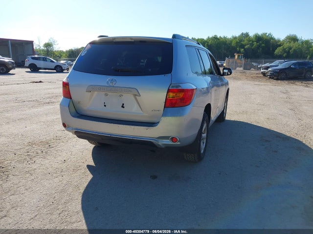 Toyota Highlander Base V6